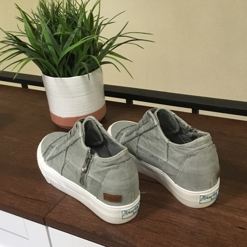 New without box! Women’s High-Top Slip-On Sneakers with Side Zipper